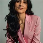 Ciao! Sono Mina, una laureanda in Psicologia con una passione per le lingue. Ho studiato all'estero per due anni